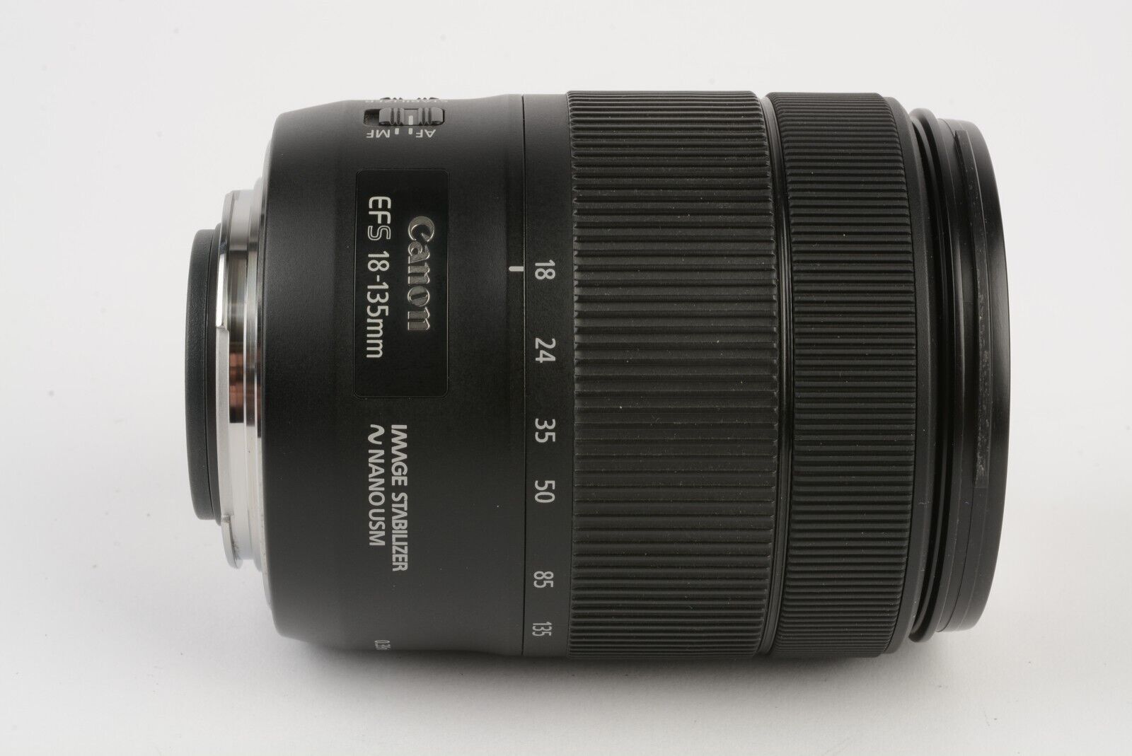 Canon EFS 18-135mm f3.5-5.6 IS nano USM zoom lens, caps+hood