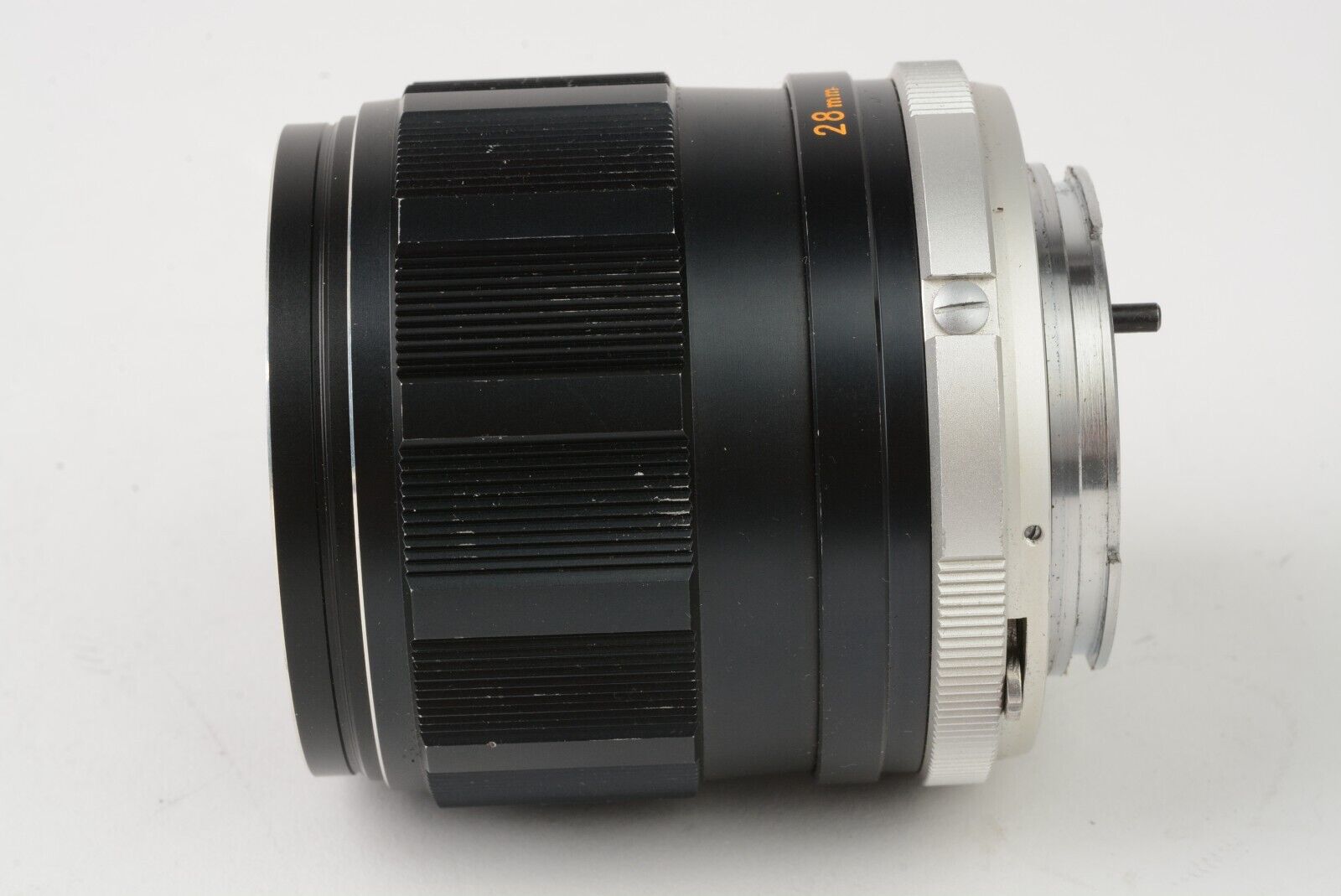 EXC++ MINOLTA MC W.ROKKOR-X SI 28mm F2.5 LENS FOR MD MOUNT, CAPS, HOOD,  SHARP!