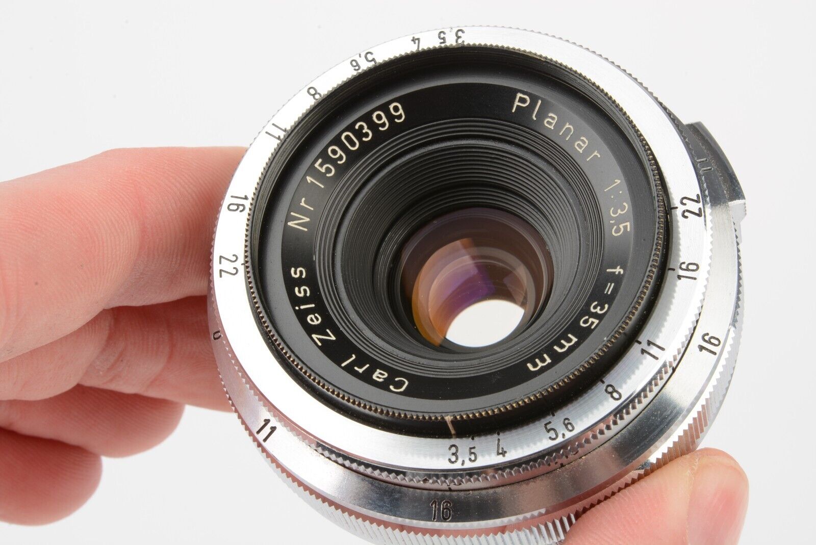 MINT- ZEISS PLANAR 35mm F3.5 LENS FOR CONTAX C MOUNT, FINDER, POUCH, CAPS  NICE