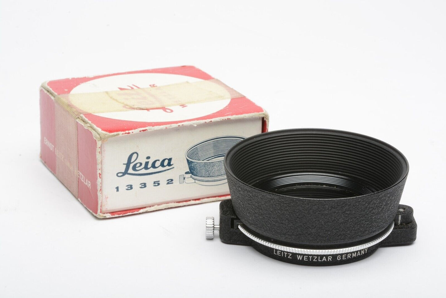 MINT- LEICA #13352 SWING OUT POLARIZING FILTER WITH LENS SHADE E39