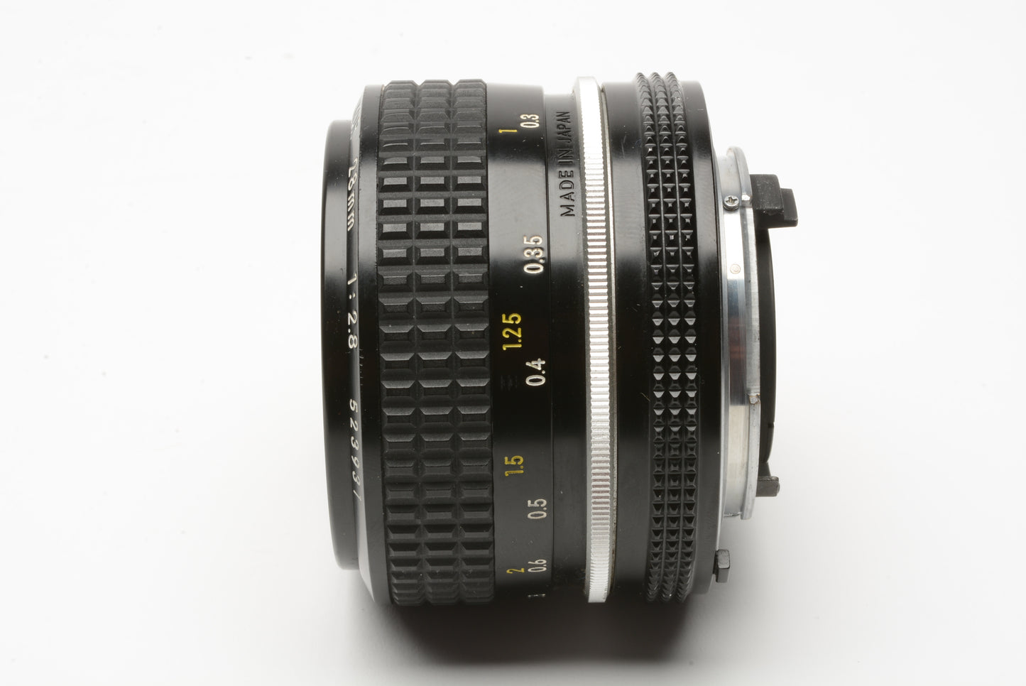 Nikon Nikkor 28mm f2.8 wide angle lens, clean & sharp