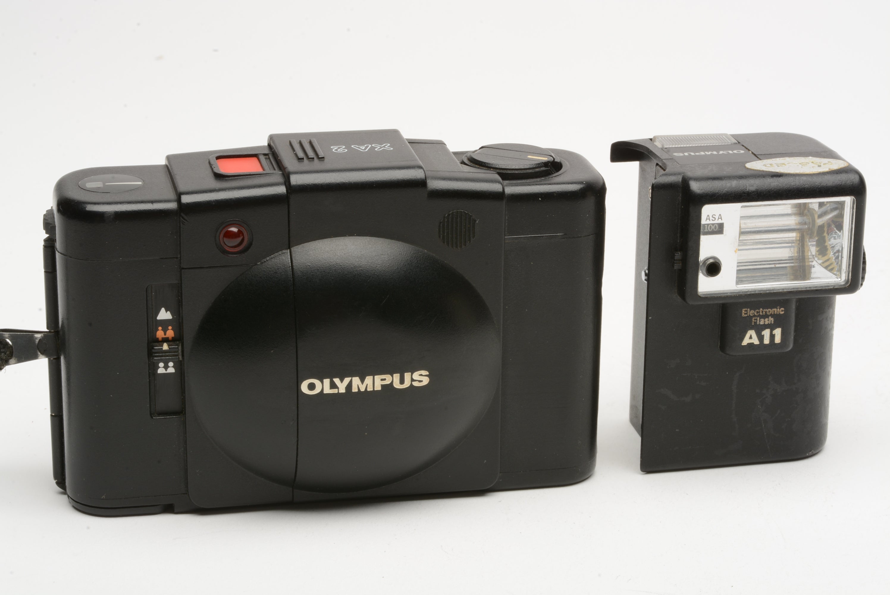 Olympus XA 2 w/A11 flash, new light seals, tested, great ...
