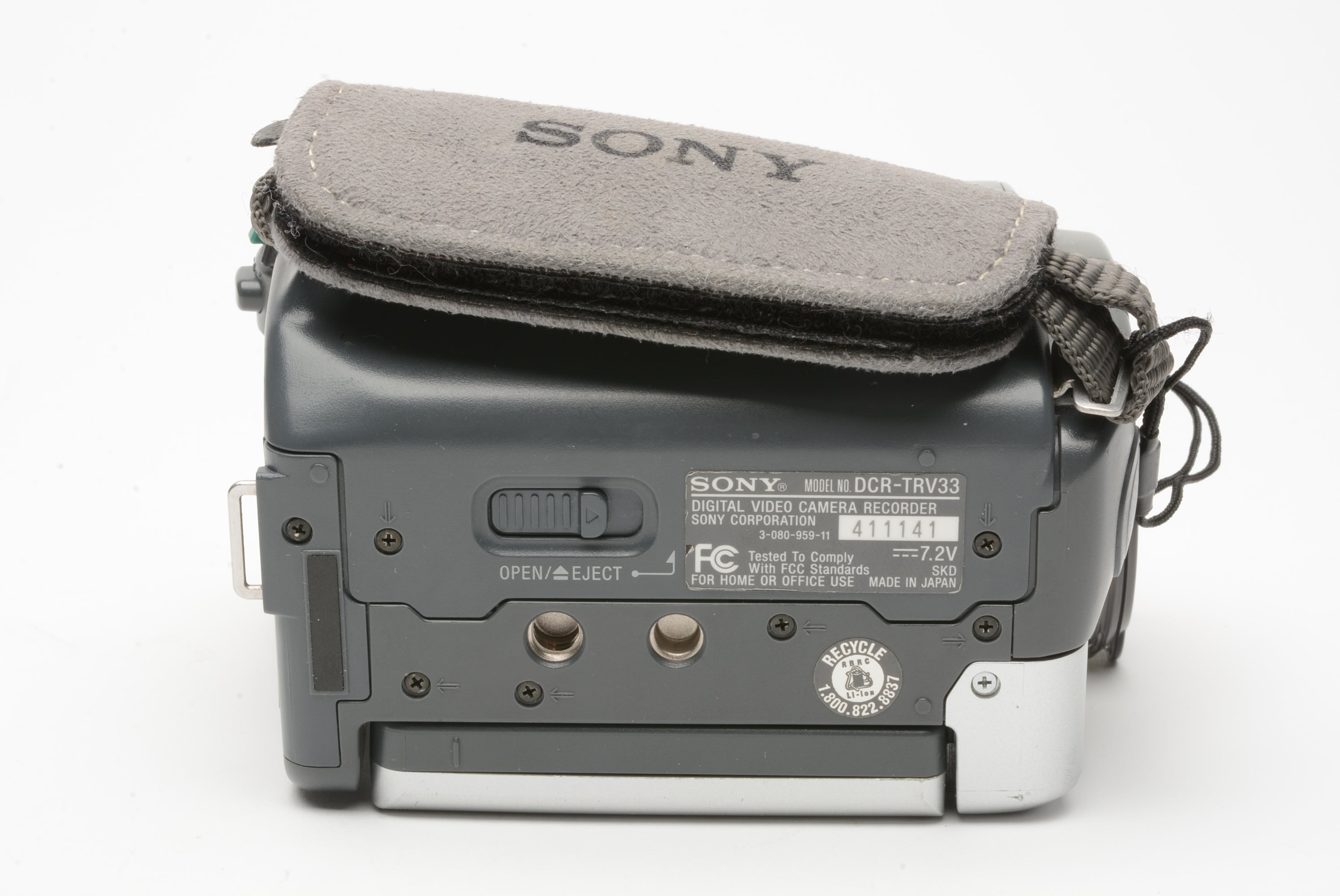 Sony DCR-TRV33 Mini DV Camcorder, 2batts, charger, remote, tested, great!